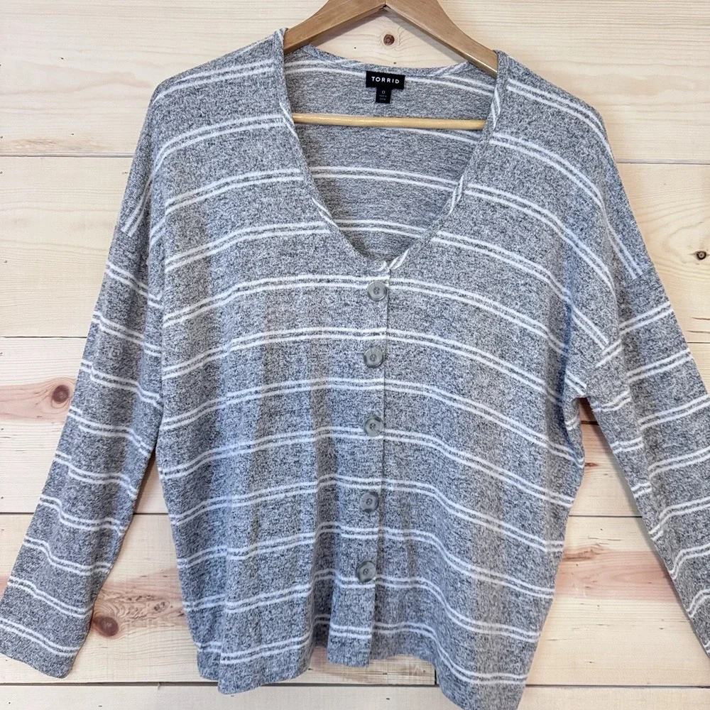 Torrid Women's Plus 0 Gray White Striped‎ Cardigan Button Front Lightweight Knit